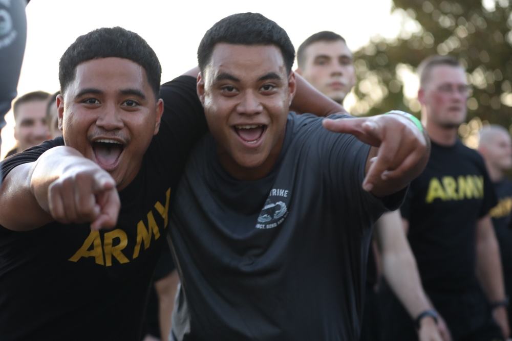 Paratroopers kick-off AAW with Division Run