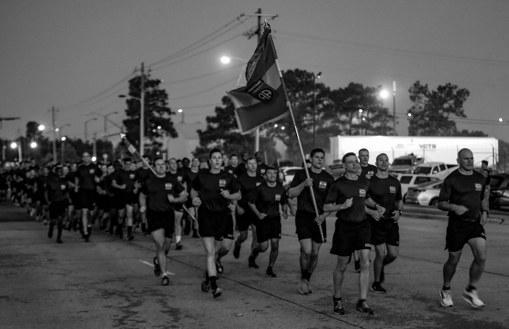 Paratroopers kick off AAW with Division Run