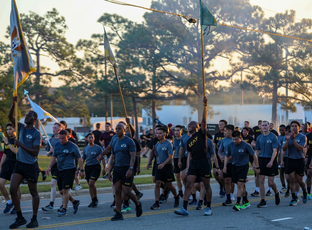 Paratroopers kick off AAW with Division Run