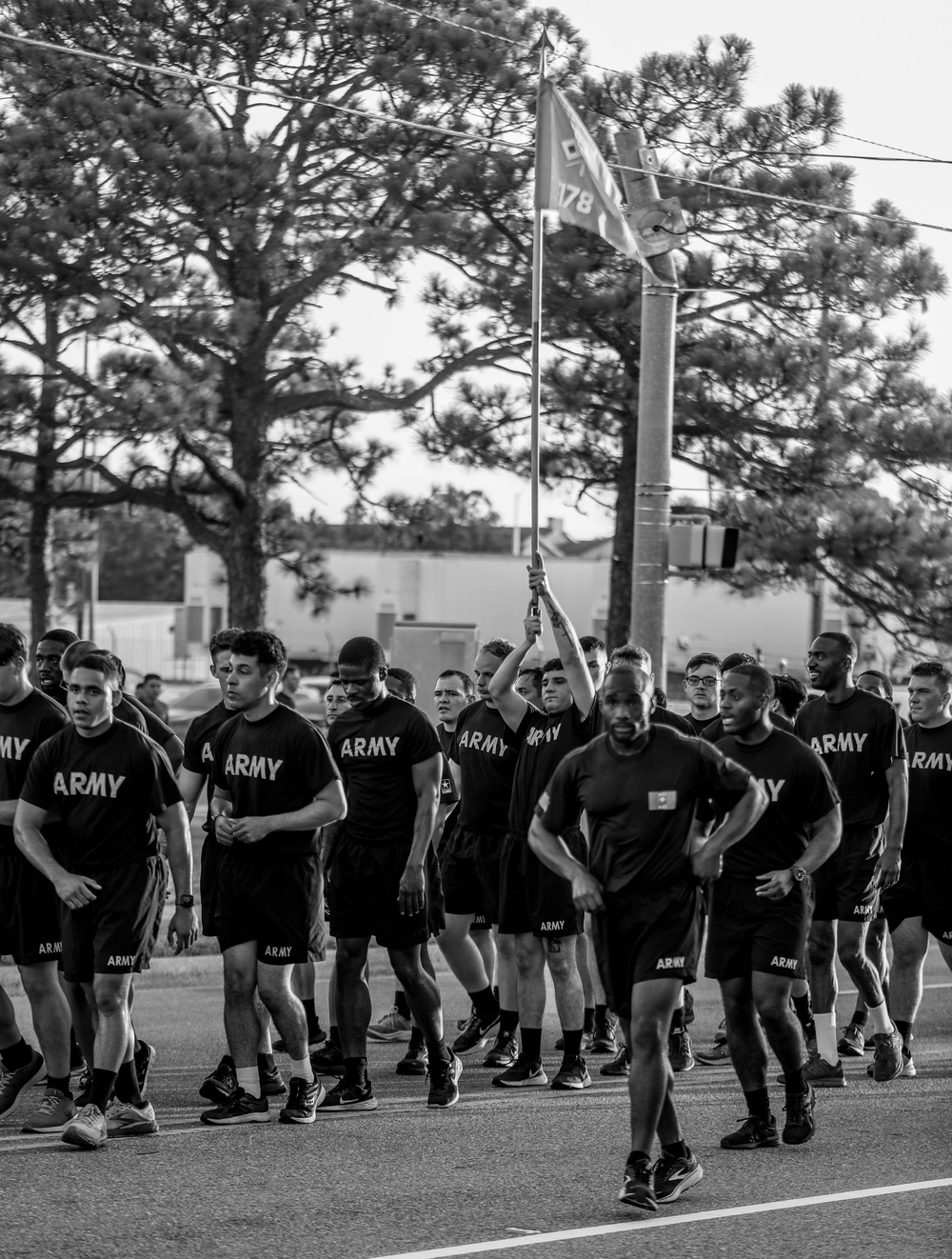 Paratroopers kick off AAW with Division Run