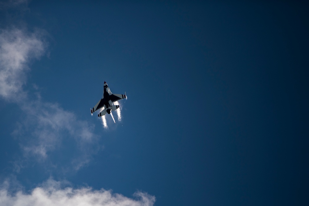 Thunderbirds headline KC Air Show