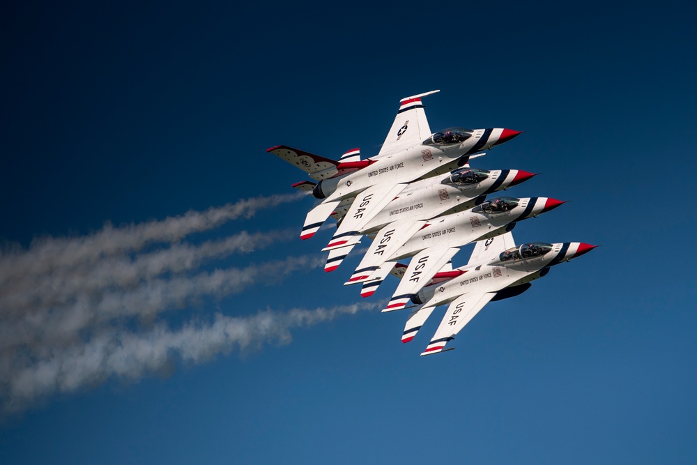 DVIDS Images Thunderbirds headline KC Air Show [Image 2 of 20]