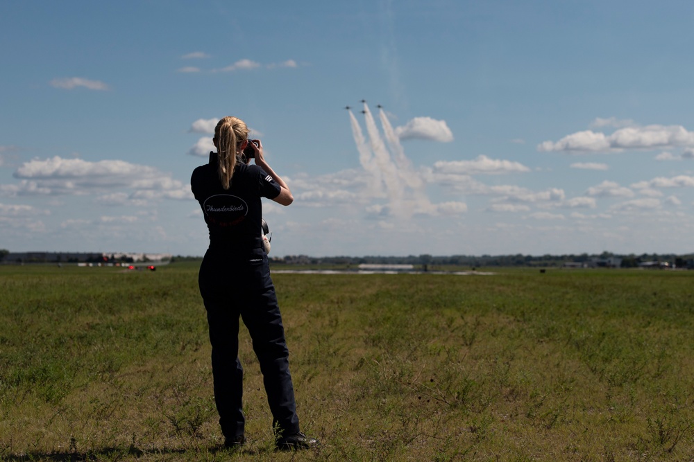 Thunderbirds headline KC Air Show