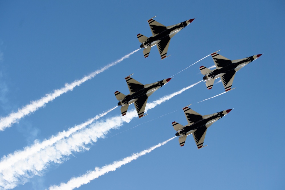 Thunderbirds headline KC Air Show