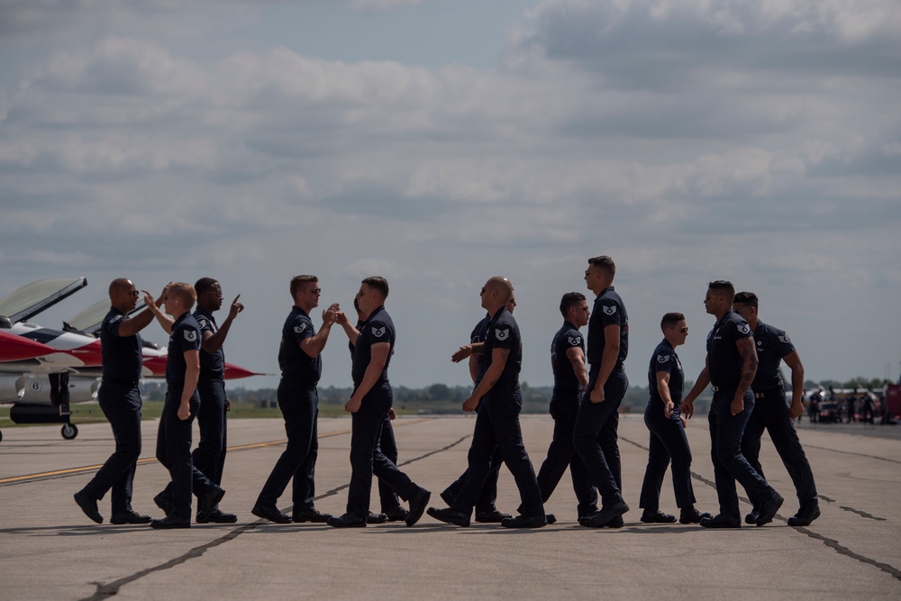 Thunderbirds headline KC Air Show