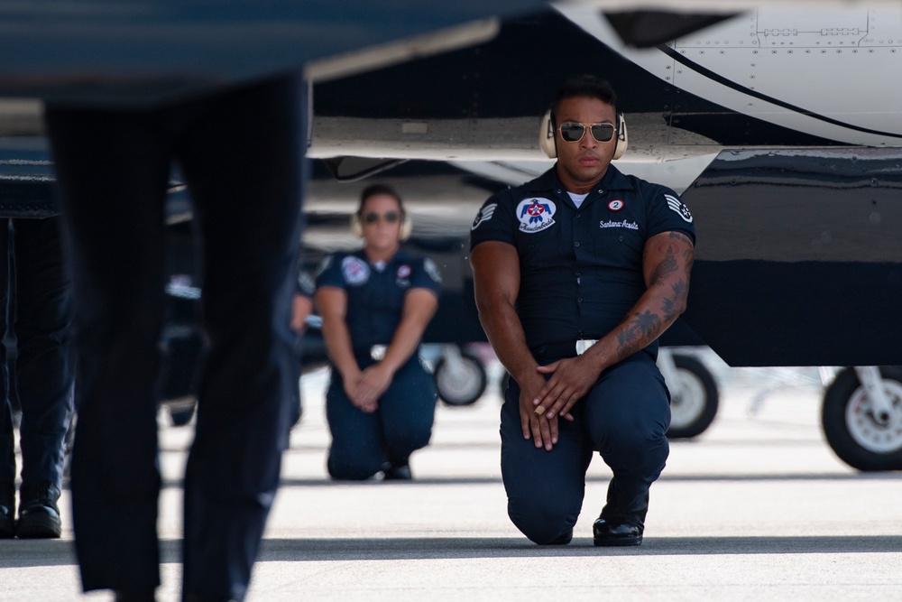 Thunderbirds headline KC Air Show