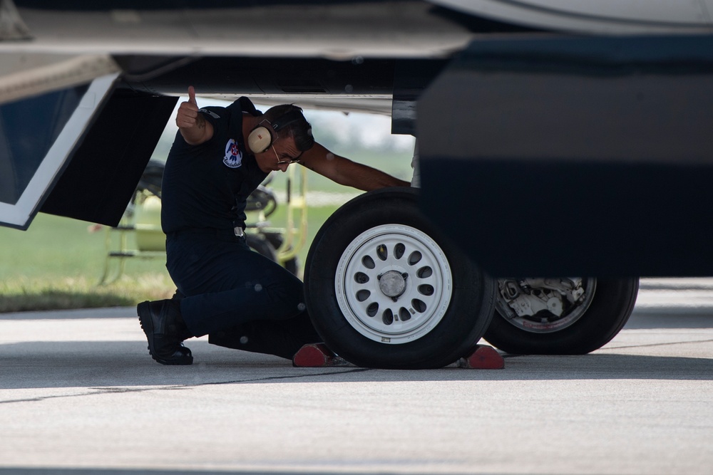 Thunderbirds headline KC Air Show