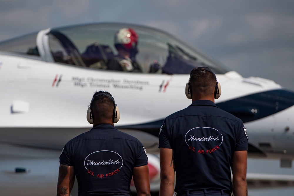 Thunderbirds headline KC Air Show