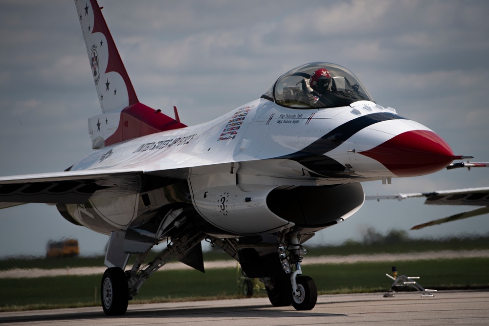 Thunderbirds headline KC Air Show