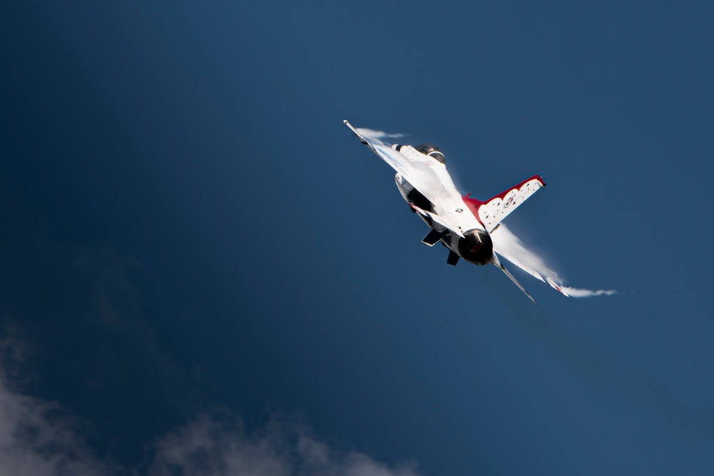 Thunderbirds headline KC Air Show