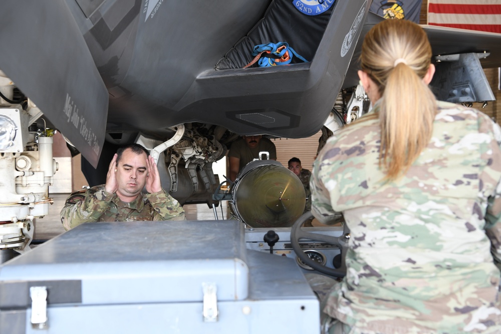 944th Fighter Wing loads weapons on F-35