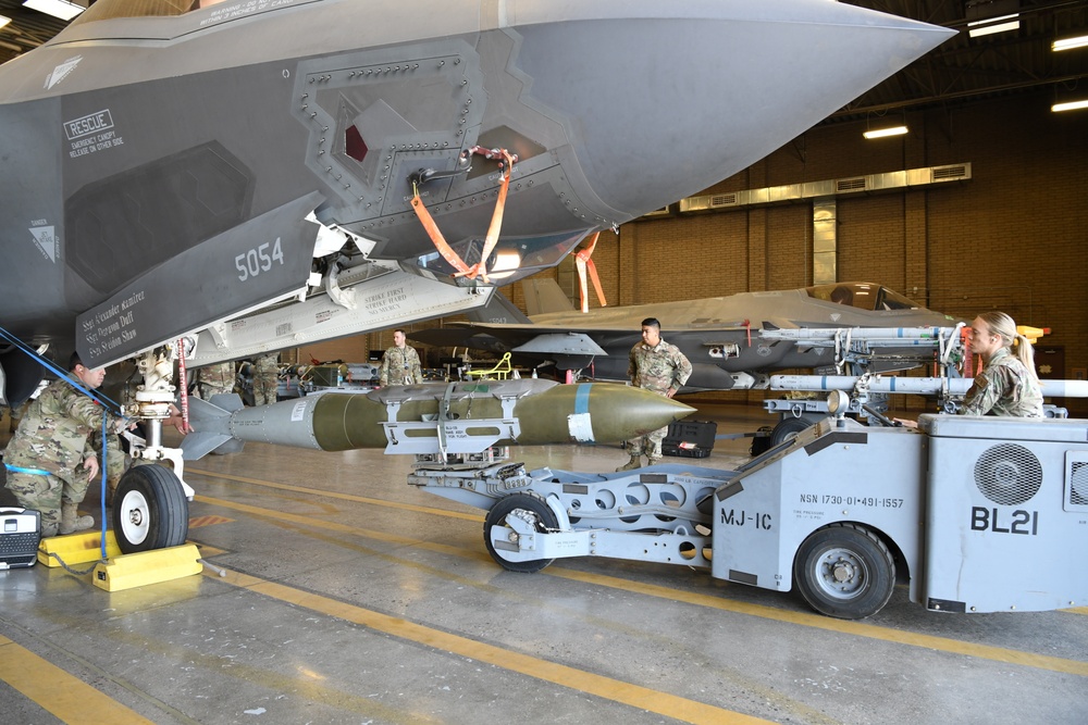 944th Fighter Wing loads weapons on F-35