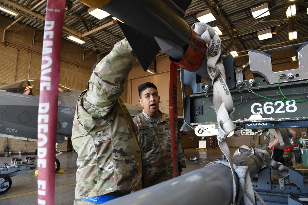 944th Fighter Wing loads weapons on F-35