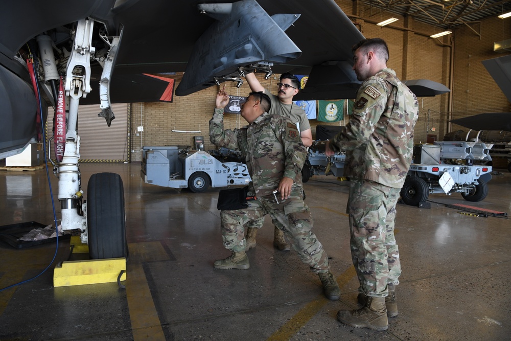 944th Fighter Wing loads weapons on F-35