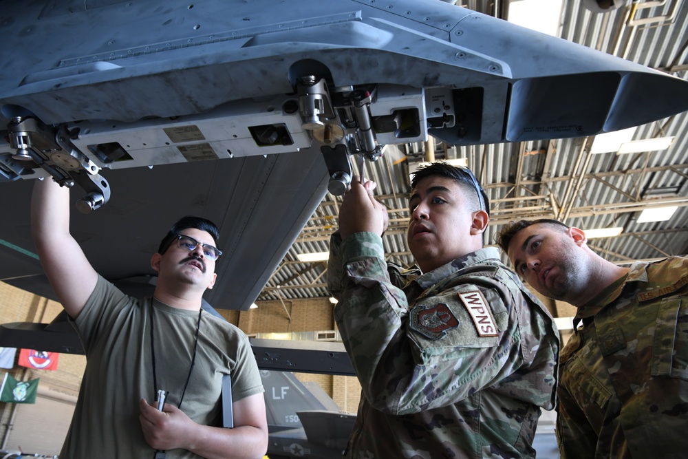 944th Fighter Wing loads weapons on F-35