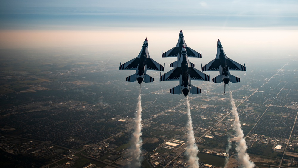 Thunderbirds head north for Airshow London