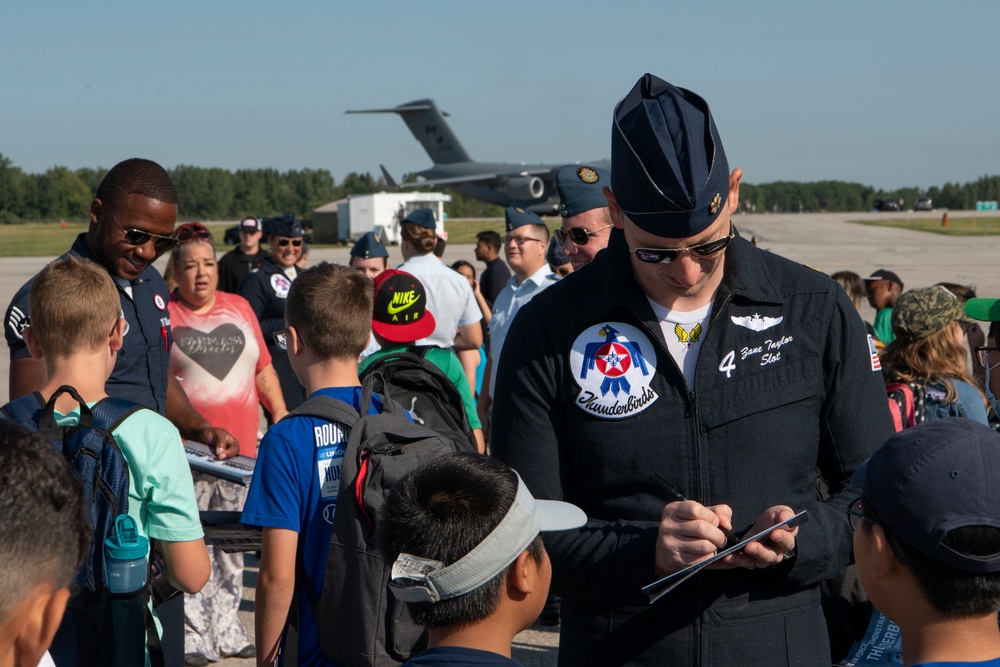 Thunderbirds head north for Airshow London