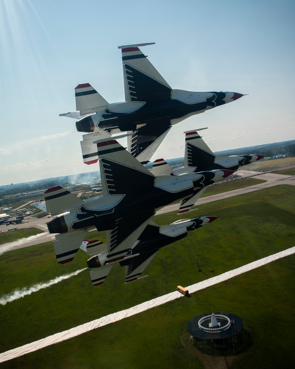Thunderbirds rock Airshow London