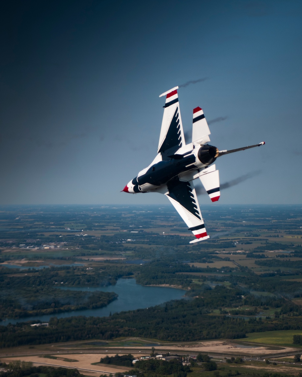 Thunderbirds rock Airshow London