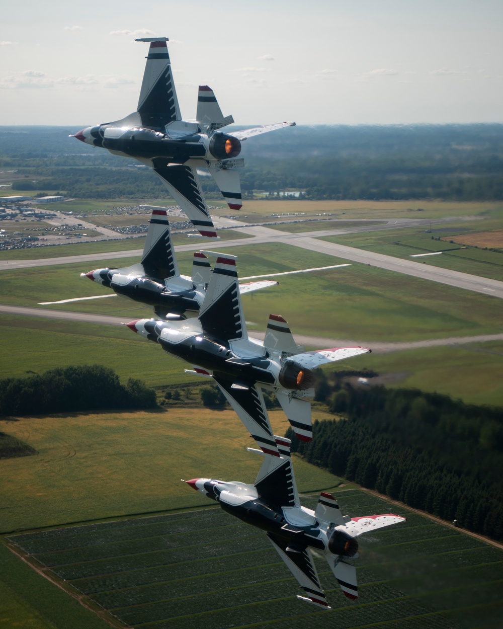 Thunderbirds rock Airshow London