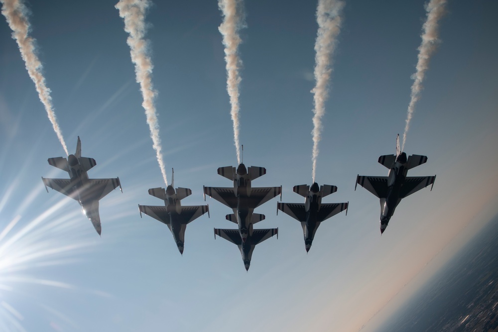 Thunderbirds rock Airshow London