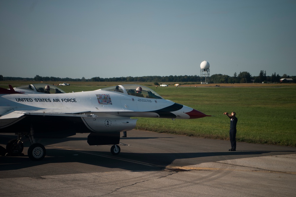 Thunderbirds rock Airshow London