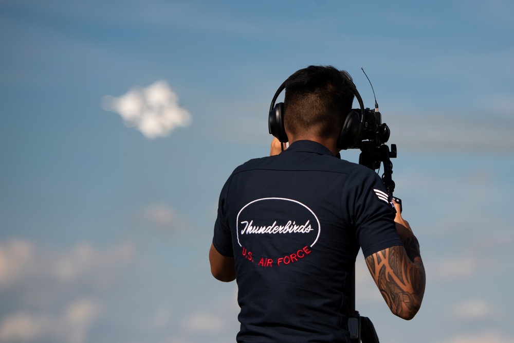 Thunderbirds head north for Airshow London