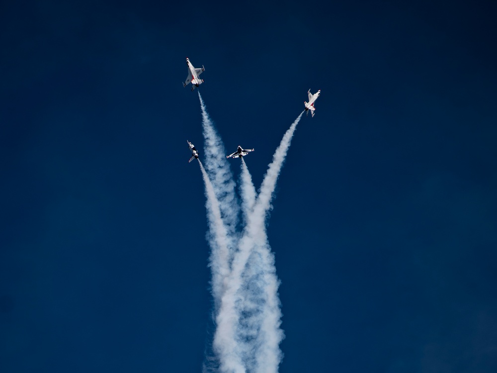 Thunderbirds head north for Airshow London