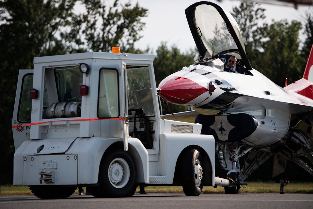 Thunderbirds head north for Airshow London