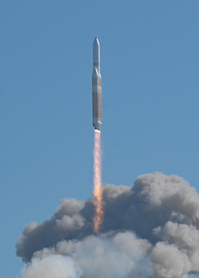 Delta IV Heavy Launches for the Last Time from Vandenberg