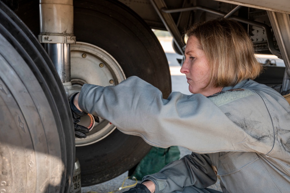 Col. Ochoa learns from 19 AMXS Airmen