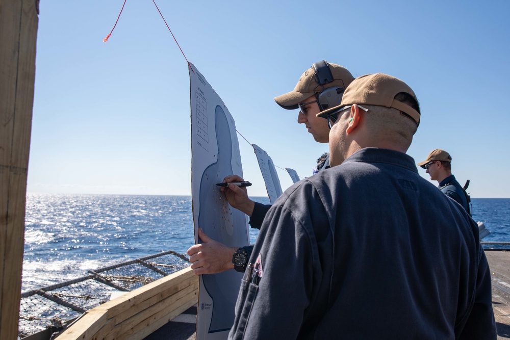 USS leyte Gulf (CG 55) Completes Gun Shoot