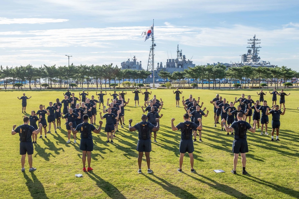 USS Ronald Reagan (CVN 76) participate in a joint physical training event