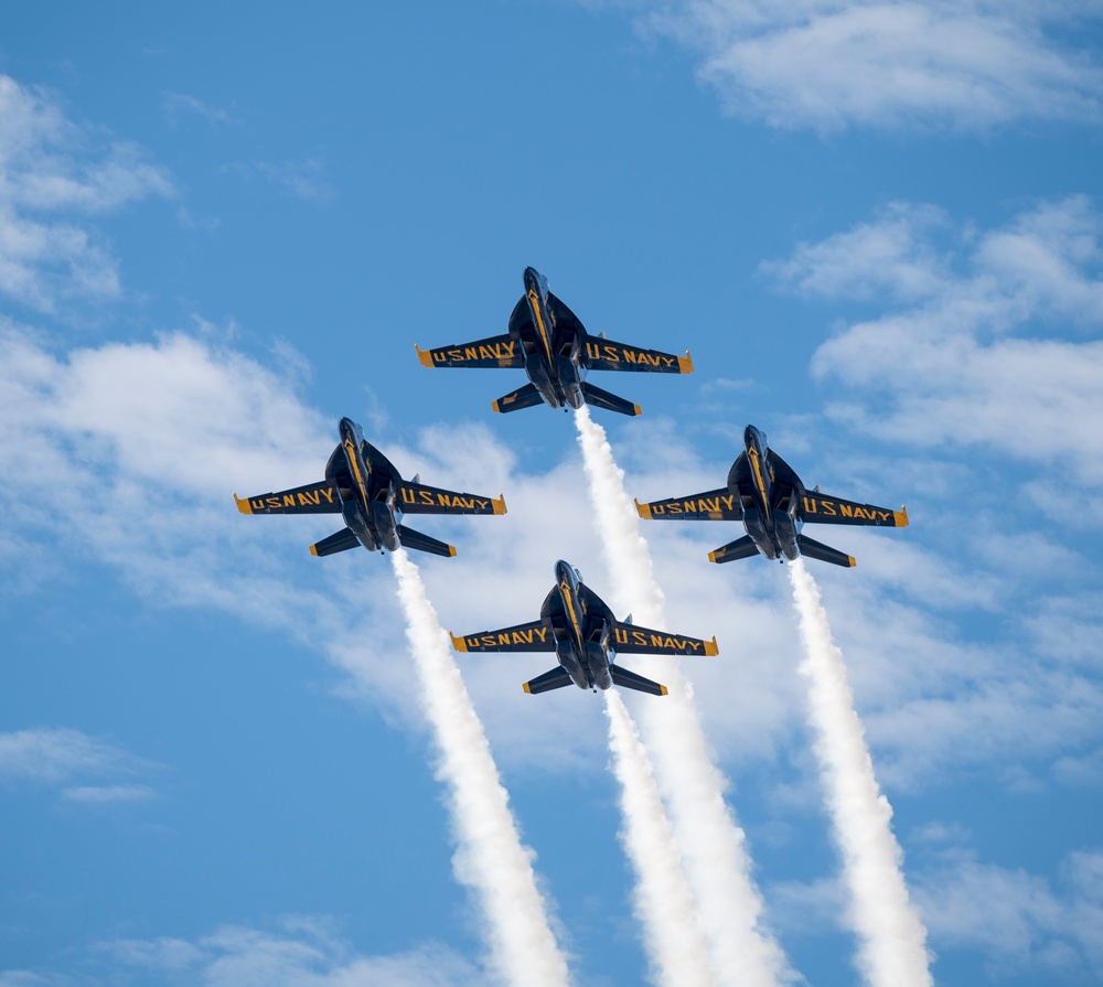 DVIDS Images Miramar 2022 Airshow Blue Angels 9/24 [Image 1 of 22]