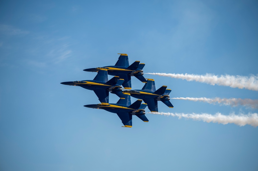 DVIDS - Images - Miramar 2022 Airshow: Blue Angels 9/24 [Image 11 of 22]