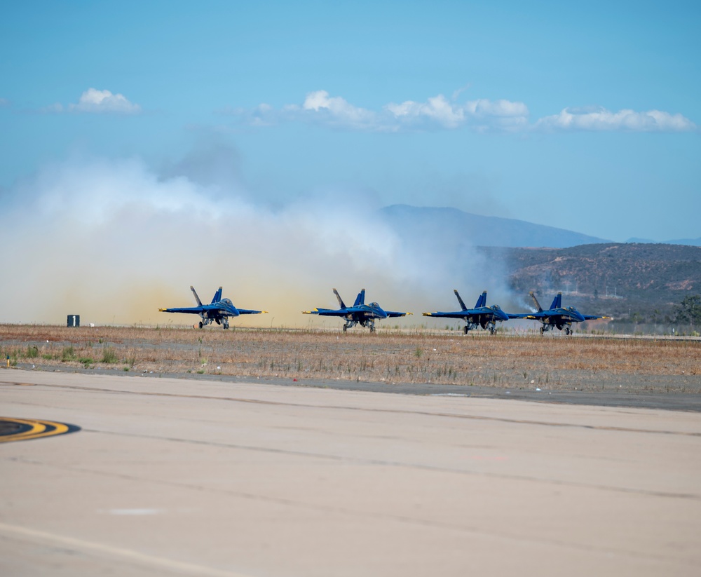 DVIDS - Images - Miramar 2022 Airshow: Blue Angels 9/24 [Image 12 of 22]