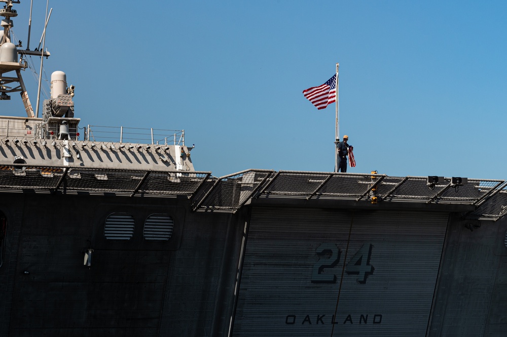 USS Oakland Arrives at CFAY