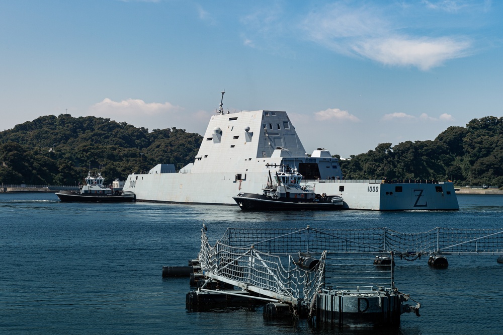 USS Zumwalt Arrives at CFAY