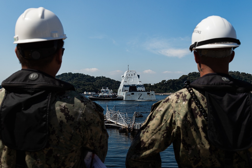 USS Zumwalt Arrives at CFAY