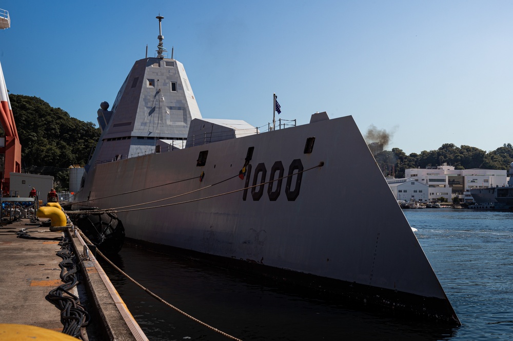 USS Zumwalt Arrives at CFAY