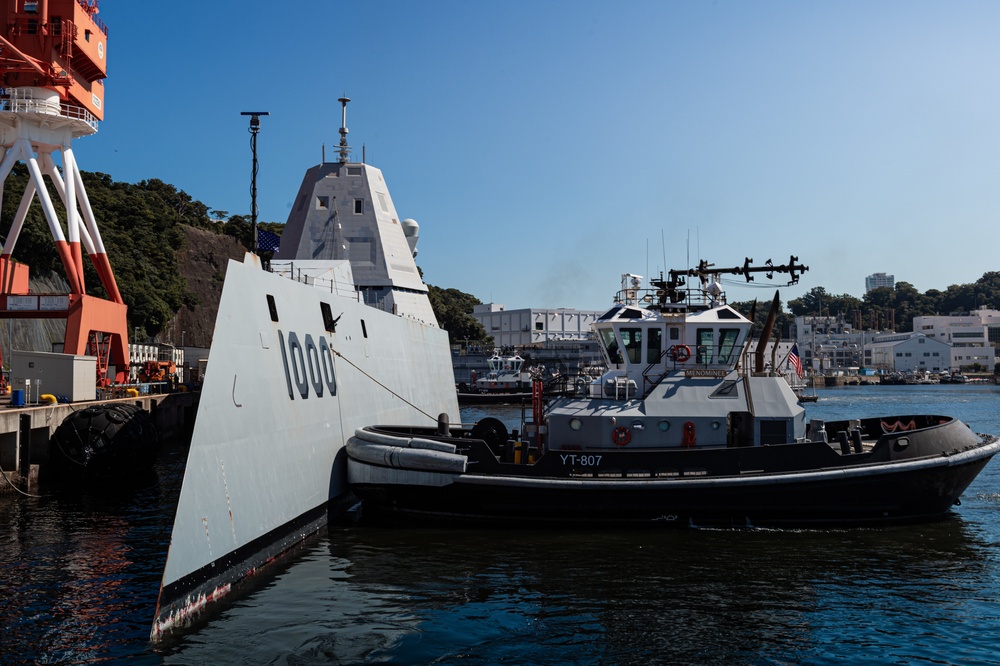 USS Zumwalt Arrives at CFAY