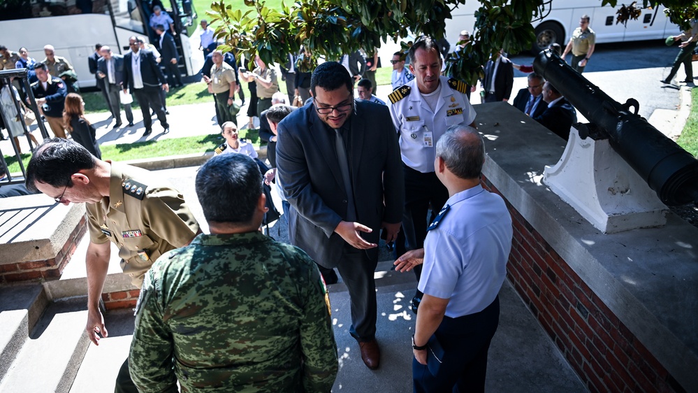 Brazilian Escola Superior de Defesa students visit the IADC
