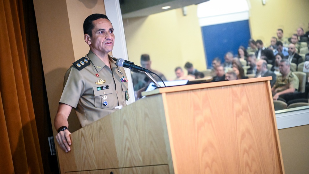 Brazilian Escola Superior de Defesa students visit the IADC