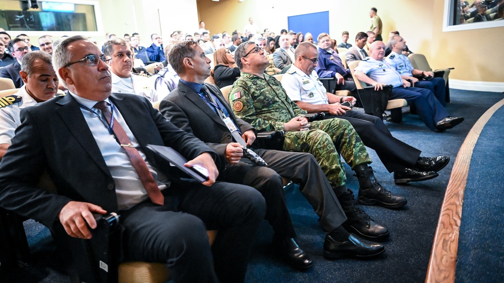 Brazilian Escola Superior de Defesa students visit the IADC