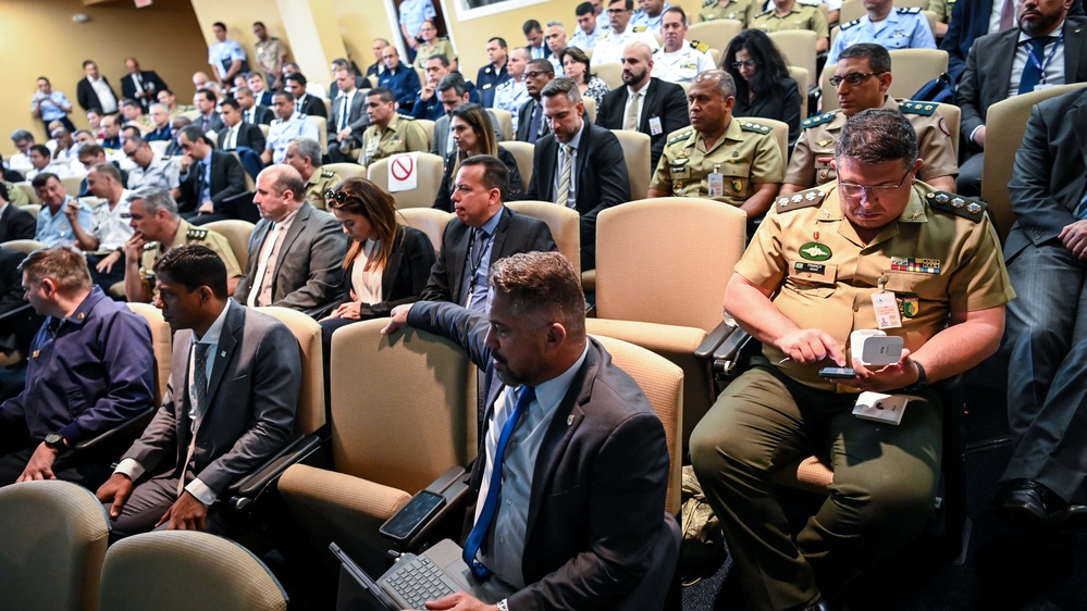 Brazilian Escola Superior de Defesa students visit the IADC