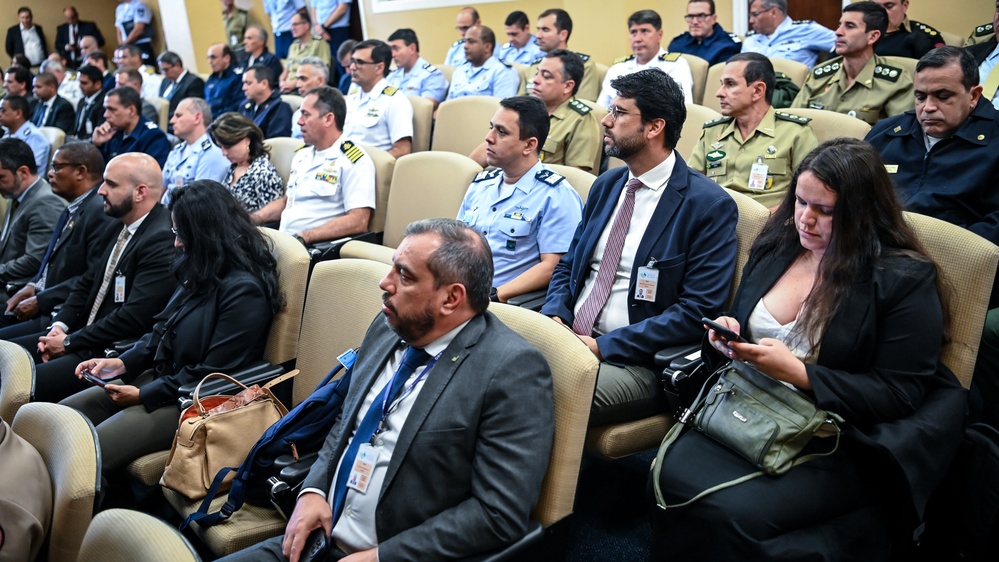 Brazilian Escola Superior de Defesa students visit the IADC