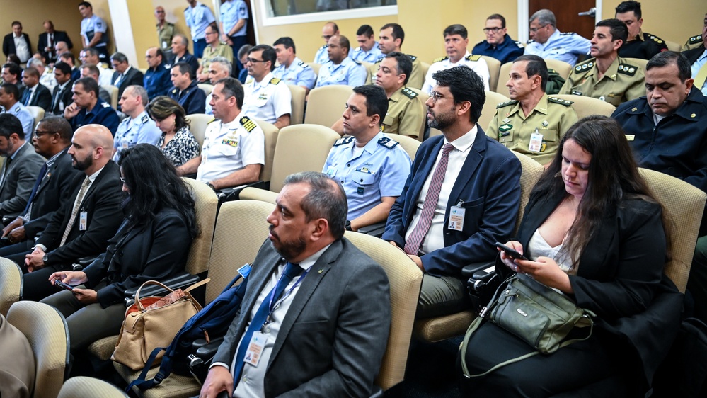 Brazilian Escola Superior de Defesa students visit the IADC