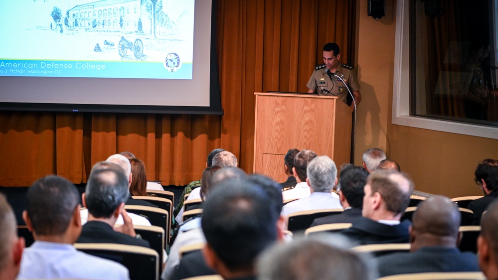 Brazilian Escola Superior de Defesa students visit the IADC