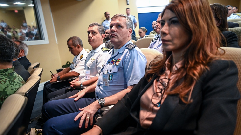 Brazilian Escola Superior de Defesa students visit the IADC