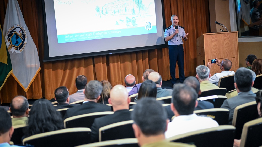 Brazilian Escola Superior de Defesa students visit the IADC